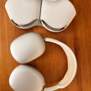 Apple Over-Ear Headphones - Silver